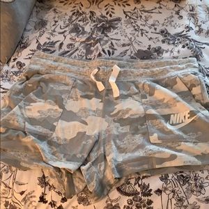 Never worn women’s nike shorts